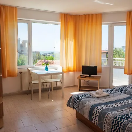 Family Perla アパートホテル 2*