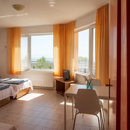 Family Perla アパートホテル 2*